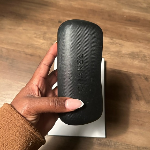 Vintage Chanel sunglasses case - Picture 6 of 10